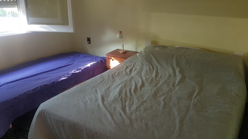 Imagen 12 de 21 de Casa En Piriapolis Para 6 Con Aire Acondicionado Baño A Nuevo, Parrillero Techado Iluminado, A 1 Cuadra De La Rambla Cerca Del Puerto
