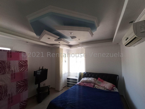 Casa En Venta En El Limon Maracay Aragua 23-15629 Irrr