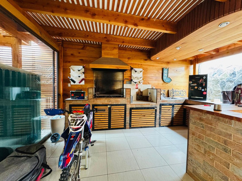 Cómoda Y Amplica Casa En Serena Oriente 5d/3b, Gran Quincho!