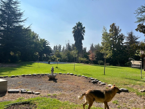 Exclusiva Casa Chilena En Condominio De Parcelas En Chicureo
