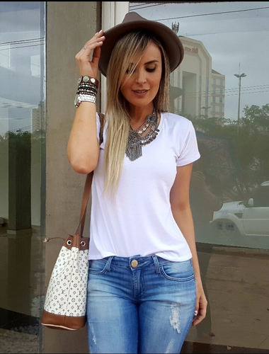 Imagem 2 de 4 de Camiseta Lisa Blusa Branca Tshirt Básica Baby Look Feminina