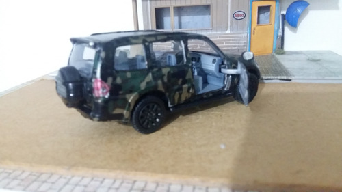 Miniatura Carro Mitsubishi Pajero 4wd Turbo - 1:43 Camuflado