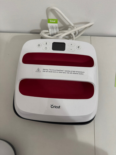 Paquete Cricut (plotter + Easypress + Easypress 2 Mini ) (Usado)