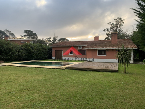 Muy Linda Casa En Punta Del Este- Ref: 6871