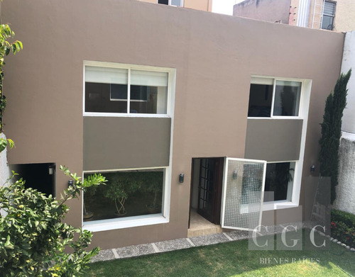 Espaciosa Casa En Venta En Fraccionamiento Cerrado, Frente Al Parque