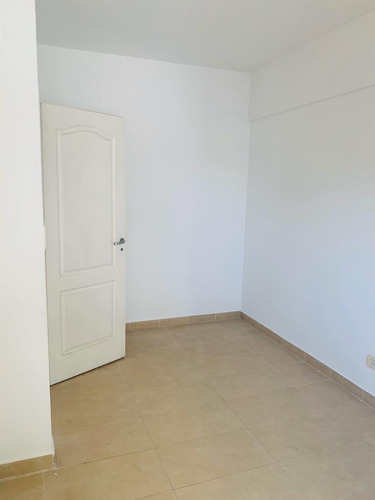 Duplex En Alquiler De 3 Ambientes Con Cochera En Berazategui Centro