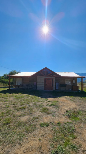 Se Vende!!!! Parcela De Una Hectárea, Con 3 Cabañas Totalm