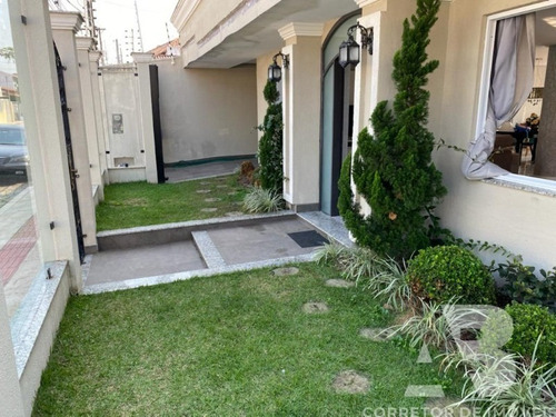Imagem 3 de 25 de Casa Com 03 Pavimentos, Semi Mobiliada, 03 Suítes, Terraço, Sala De Jogos, Piscina, Churrasqueira, 03 Vagas De Garagem, Centro, Balneário Camboriú, Sc - Ca00056 - 70136947