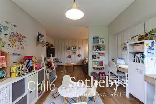 Estupenda Casa Remodelada En Vitacura, Excelente Ubicación.