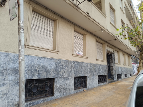 Apartamento De 3 Dormitorios,2 Baños 