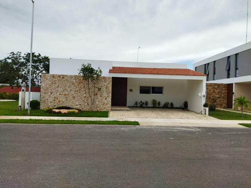 Casa En Venta Merida, Conkal, En Privada, Entrega Inmediata.