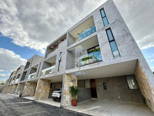 Townhouse En Venta En Temozón Norte En Merida Yucatán.