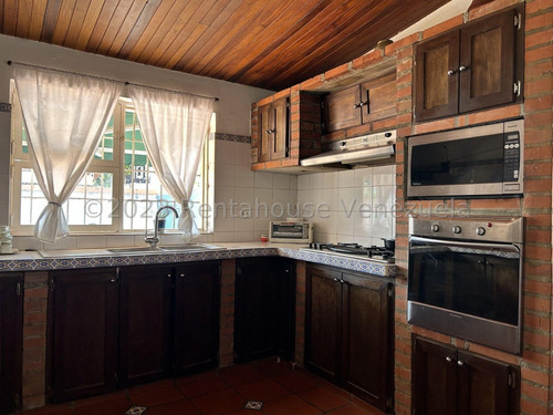 Casa En Venta En Macaracuay Caracas Calle Cerrada Piscina Parrillera Jacuzzi