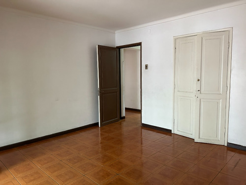 Acogedora Casa Sólida De Un Piso, Excelente Sector De Ñuñoa