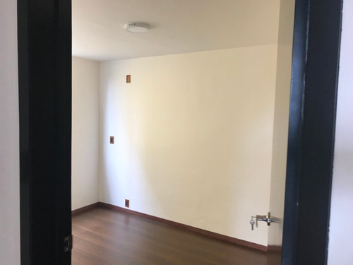 Imagen 4 de 12 de Casa Con Uso De Suelo, Remodelada En Ubicación Privilegiada!