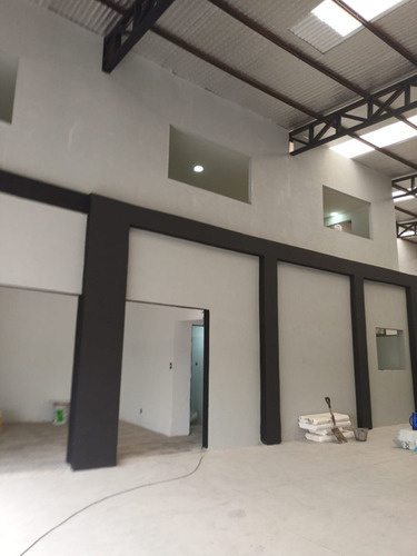 Imagen 2 de 11 de Galpon En Venta En Villa Udaondo