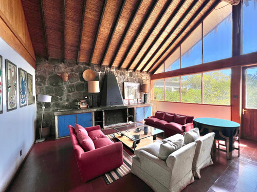 Interesante Casa En Venta En Zapallar Con Mucho Potencial