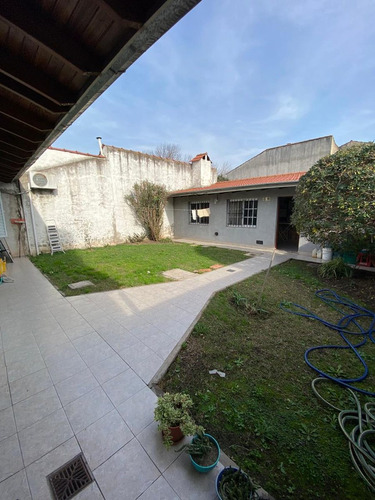 Excelente Casa En Luis Guillon. Gran Oportunidad