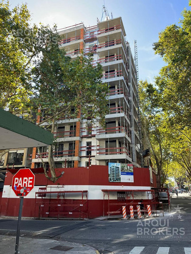 Apartamento Penthouse De Cuatro Dormitorios En Venta En Centro - 1001