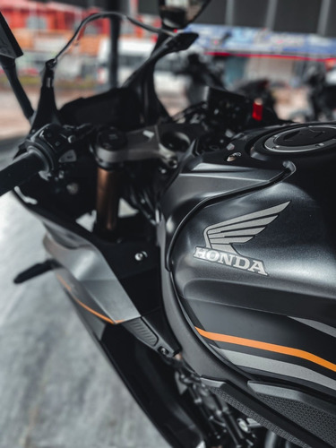 Imagem 10 de 11 de Honda Cbr 650r