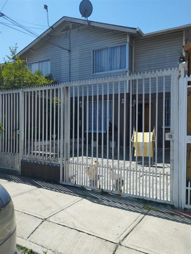 Casa En Venta De 3 Dorm. Luis Barros Borgoño, Maipú.