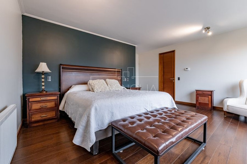 Casa En Venta De 4 Dorm. En Lo Barnechea