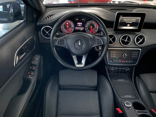 Imagen 12 de 17 de Mercedes Benz Clase Gla 200 Wag At 2017