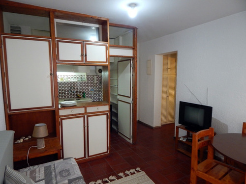 Imagen 5 de 15 de Funcional Y Acogedor Apartamento En La Península, 1 Dorm 3 Pers. A 150 Mts. Del Puerto De Punta Del Este, 2 Cuadras De Gorlero, 10 Min De La Terminal De Buses.