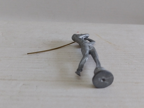 Adorno Jugador De Golf De Metal Con Base En Un Solo Pie (Usado)