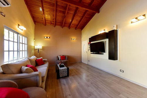 Venta Casa 4 Amb Pileta Lomas Del Mirador Renovada