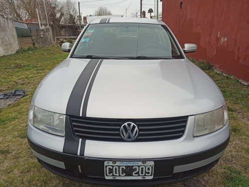 Volkswagen Passat 1.8 Mt