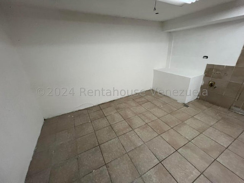 Ana Torres. Local Comercial En Venta 24-22288 En Chuao