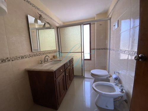 Casa En Pinares. Tres Dormitorios, Uno En Siute,toillete, Living Comedor, Dependencia De Servicio. Piscina.- Ref: 279