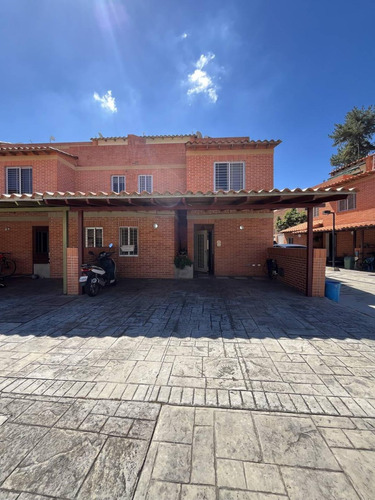 En Venta Moderno Townhouse En Trigal Norte Valencia, 223825 Acv  Casa En Venta