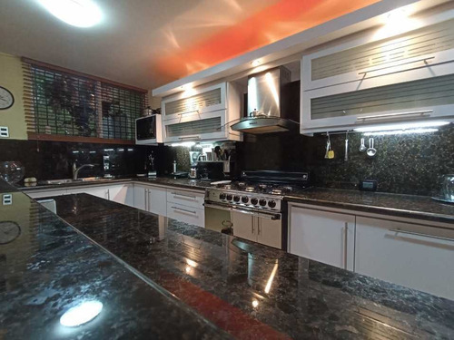 Imagen 7 de 17 de Se Vende Town House Amoblado En Urb Campo Claro, Av Bella Vista