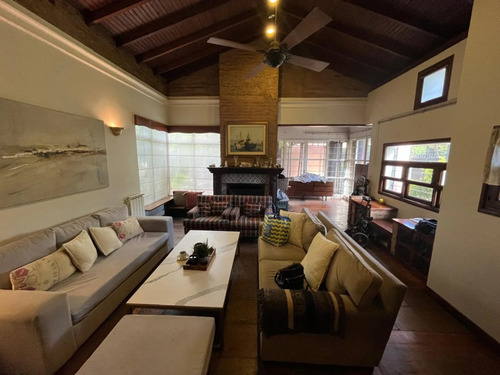 Chalet 5 Amb (hurlingham Centro 5 Esquinas)