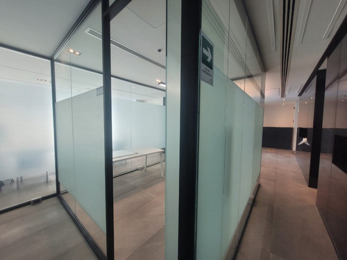 Conjunto De Modernas Oficinas Amobladas
