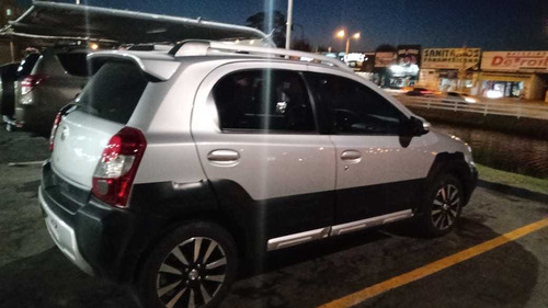 Toyota Etios 1.5 Cross 2015