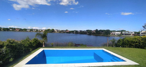 Imagen 3 de 10 de Servicio Integral De Piscinas Desagote Lijada Pintada Y Mas.