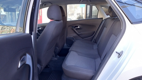 Imagen 8 de 11 de Volkswagen Polo 2018 1.6 Msi Comfortline