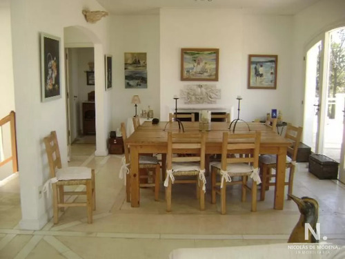Hermosa Casa En Barrio Privado De La Barra