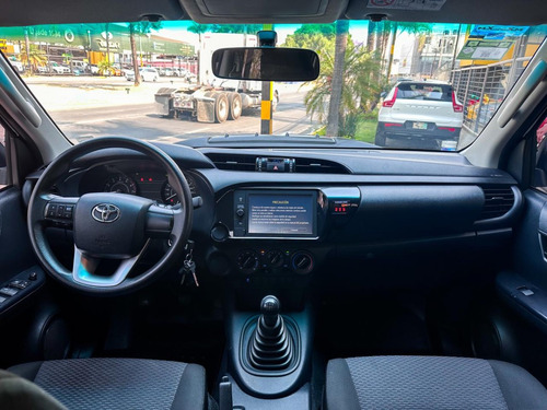 Toyota Hilux 2.7 Cabina Doble Sr Mt
