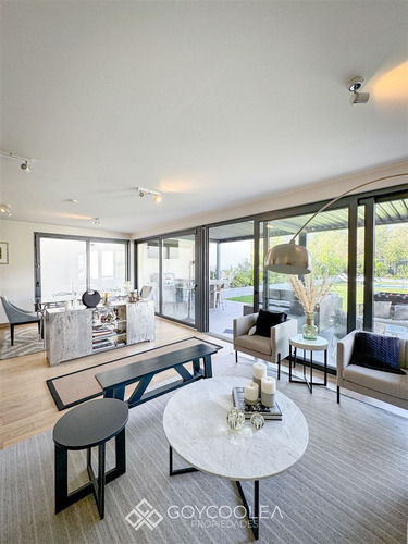Casa En Venta De 4 Dorm. En Lo Barnechea