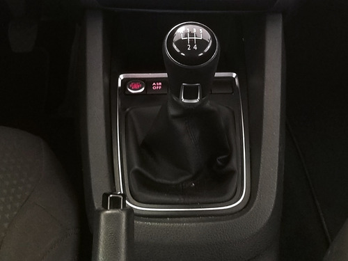 Imagen 13 de 15 de Volkswagen Jetta Trendline Mt 2018 Blanco