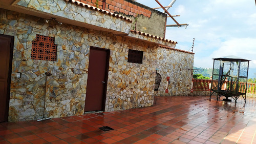 Imagen 4 de 16 de Se Vende En Oportunidad Hermosa Y Muy Acogedora Casa Sector El Naranjal Cerca Lomas De Monteclaro San Josè De Los Altos De 1000mts2 De Terreno Y 196mts2 De Const. Inf. M.fda. Varela. 0424-1045413