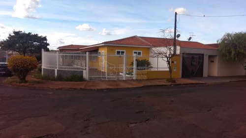 Imagem 1 de 6 de Venda De Casas / Padrão Na Cidade De Araraquara 11379