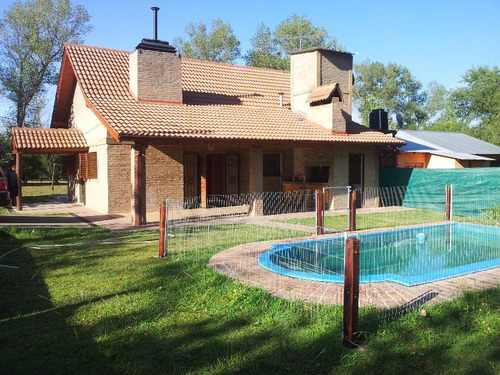 Vendo Excelente Oportunidad Chalet Alpino En Calamuchita Los Reartes, 2 Lotes (1200 M2) Y Pileta De Natación. Apto Crédito Bancor