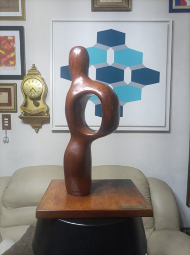 Escultura En Madera De Orlando Campos.