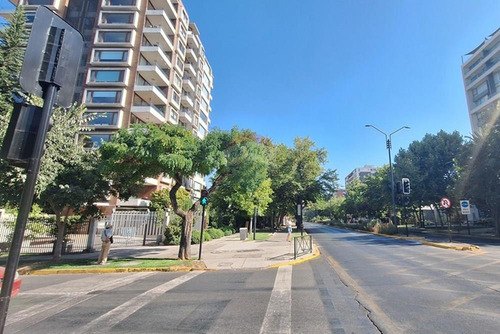 Estupendo Estacionamiento En Los Leones
