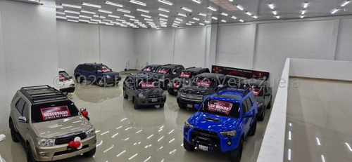 Local Comercial En Venta.los Cortijos De Lourdes.en Pie De Calle,recien Remodelado,listo Para Desarrollar Cualquier Actividad Comercial. 24-27524gm